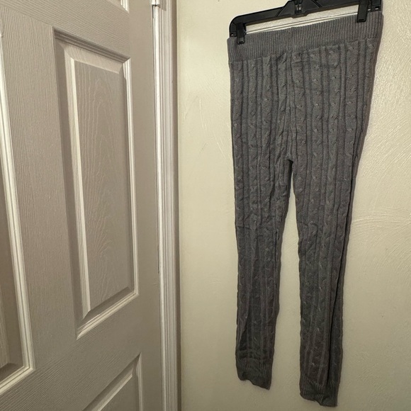 Gray knit sweater and pant set - Picture 4 of 6